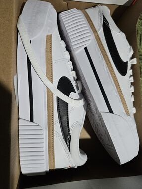 Nike Legacy Court Size 7